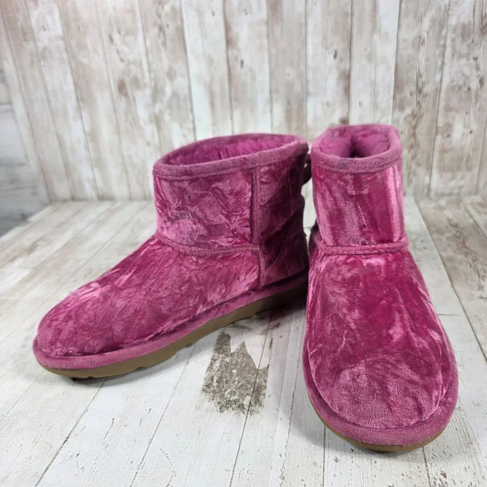 UGG Classic Mini Crushed Velvet Magenta Pink‎ Ankle Boots 1142070K Womens 6